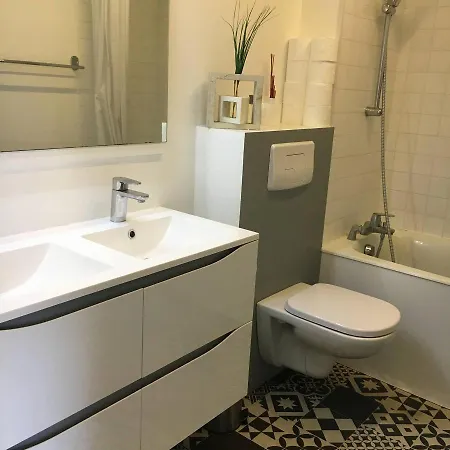 Ocean Marbella Апартаменти *